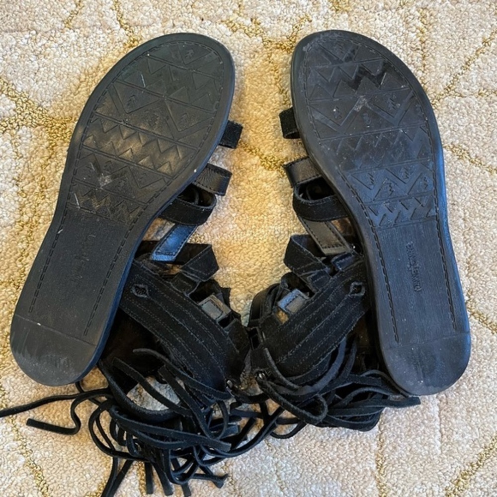 Minnetonka Black Sandals with Minimalist Design - Picture 2 of 8
